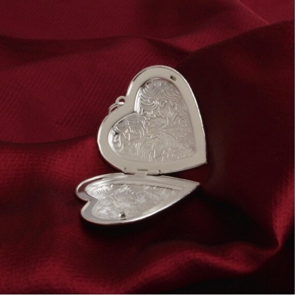 925 Sterling Silver Charm Heart Shaped Frame Chain Necklace For Women - Picture 3 of 4